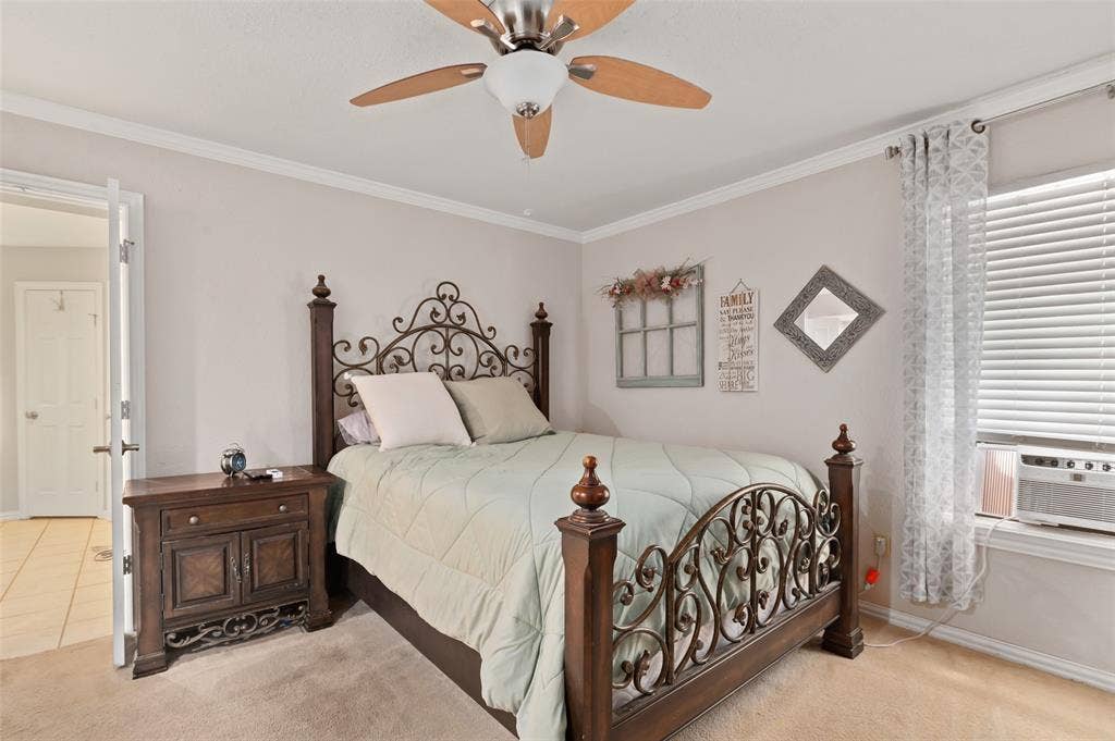 301 N Lyon Street, Tom Bean, TX 75491