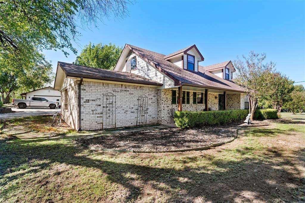 301 N Lyon Street, Tom Bean, TX 75491