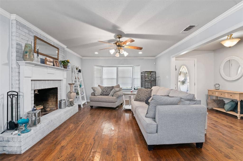 301 N Lyon Street, Tom Bean, TX 75491