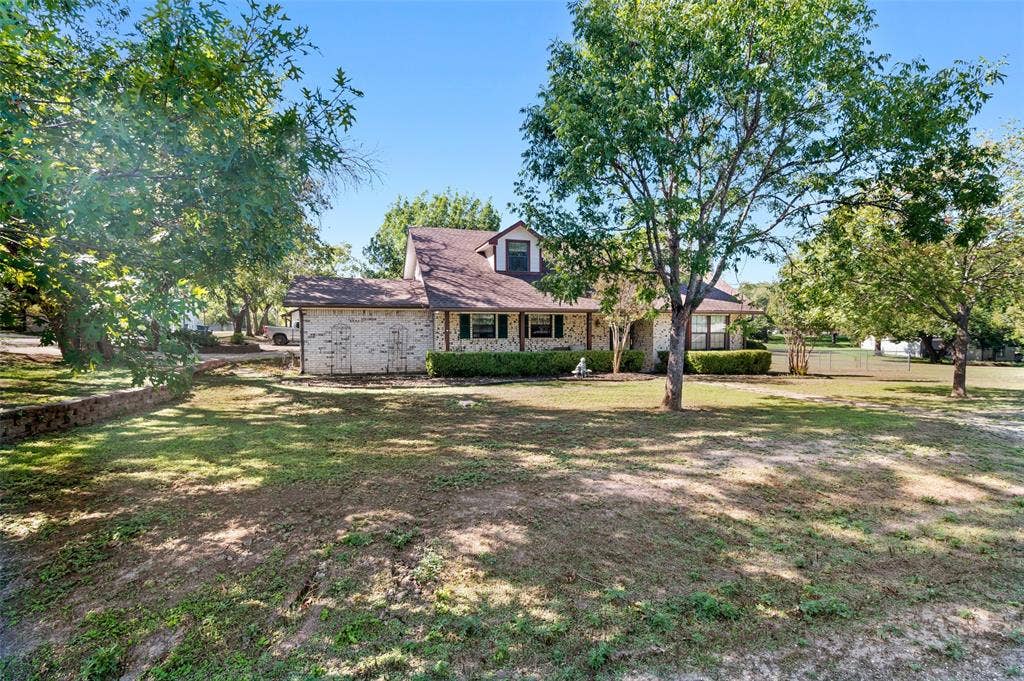 301 N Lyon Street, Tom Bean, TX 75491