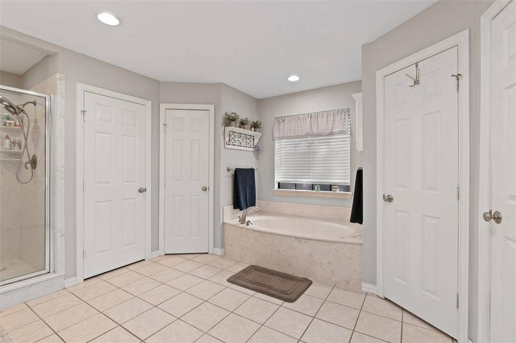 301 N Lyon Street, Tom Bean, TX 75491