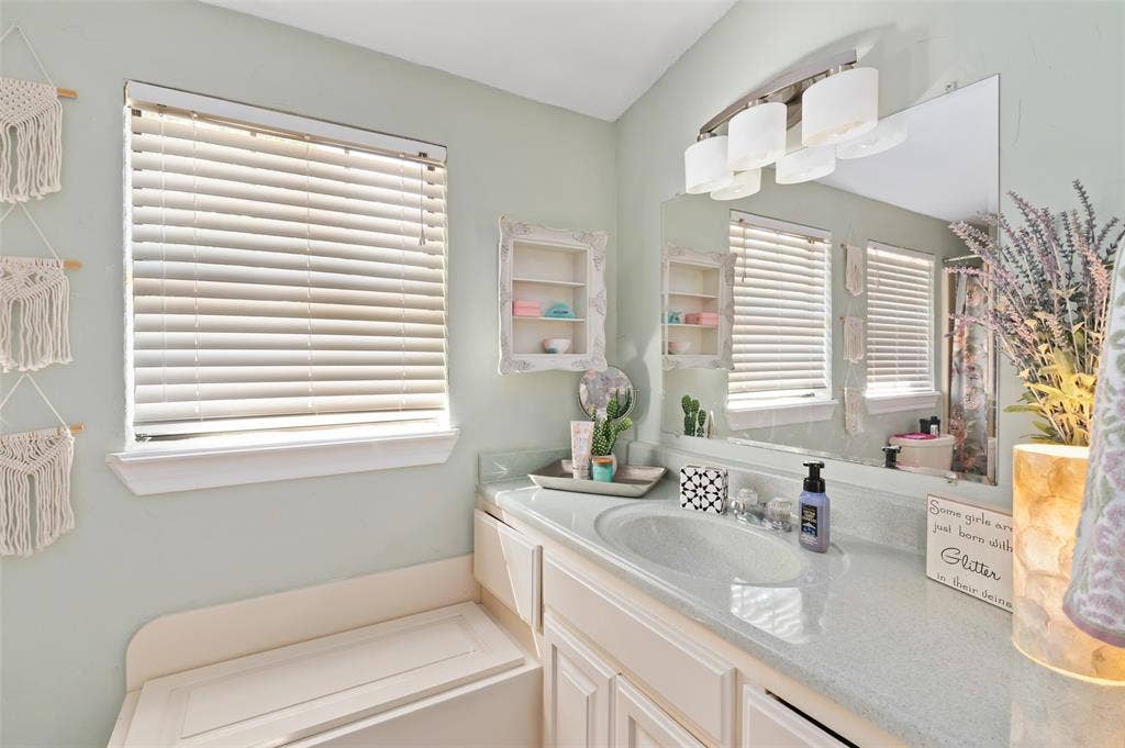 301 N Lyon Street, Tom Bean, TX 75491
