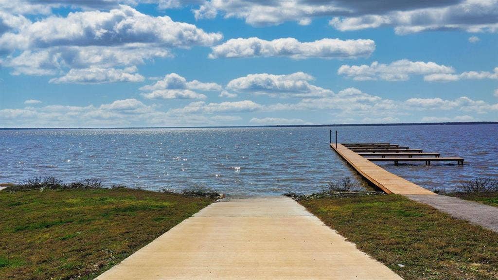 1514 Shoreline Drive, Mabank, TX 75143