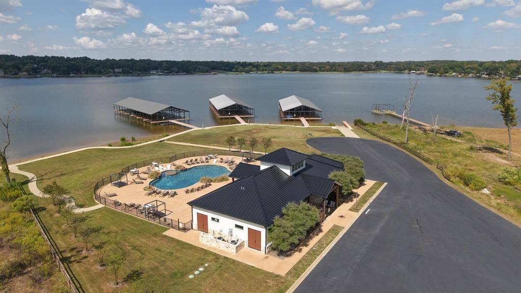 1514 Shoreline Drive, Mabank, TX 75143
