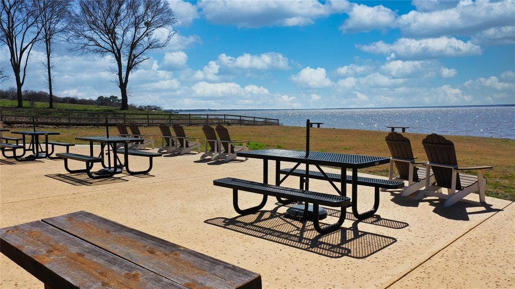 1514 Shoreline Drive, Mabank, TX 75143