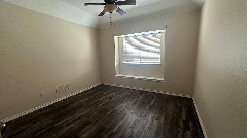 1402 Peregrine Street, Lewisville, TX 75077