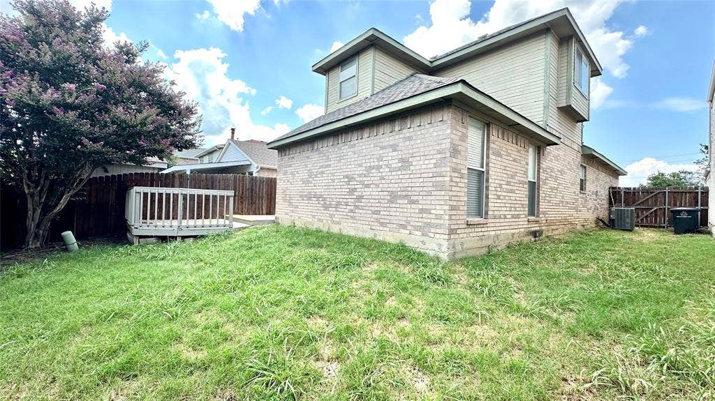 1402 Peregrine Street, Lewisville, TX 75077