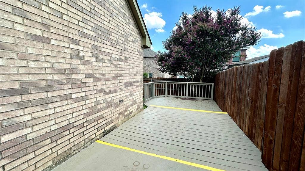 1402 Peregrine Street, Lewisville, TX 75077