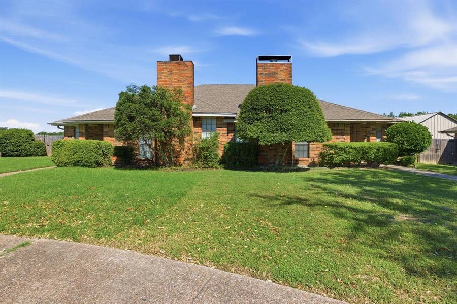 Property photo for 119 Larchbrook Drive, DeSoto, TX