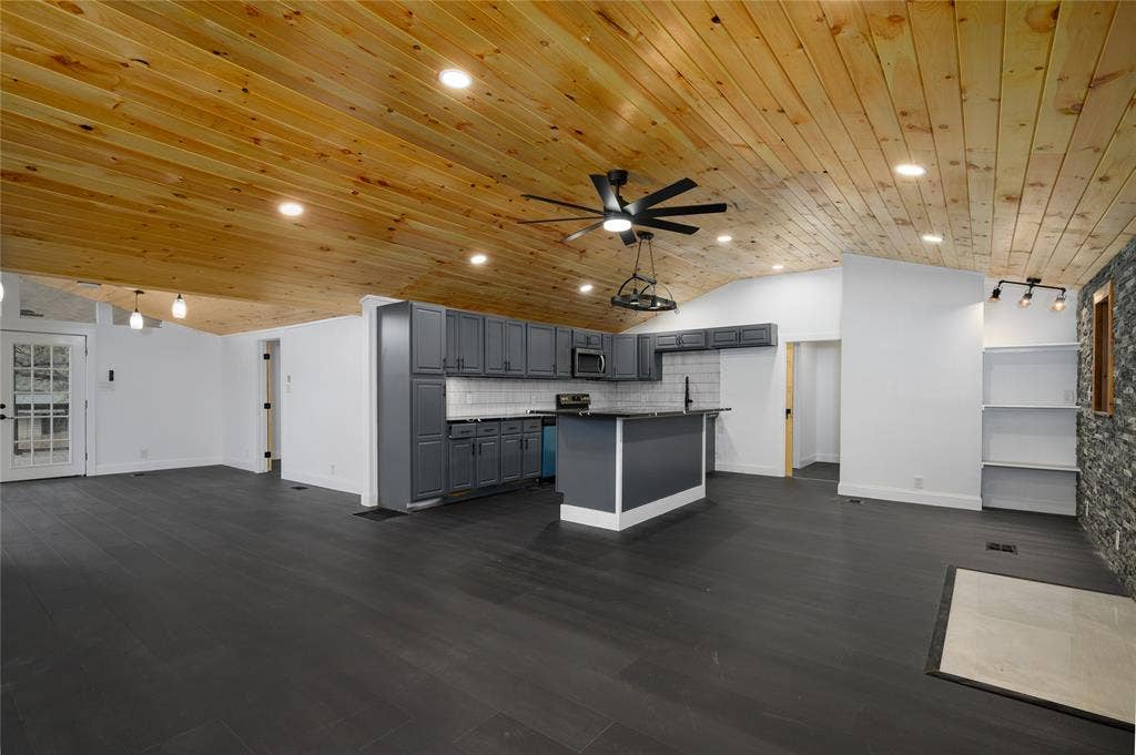 491 Black Forest Drive, Pottsboro, TX 75076