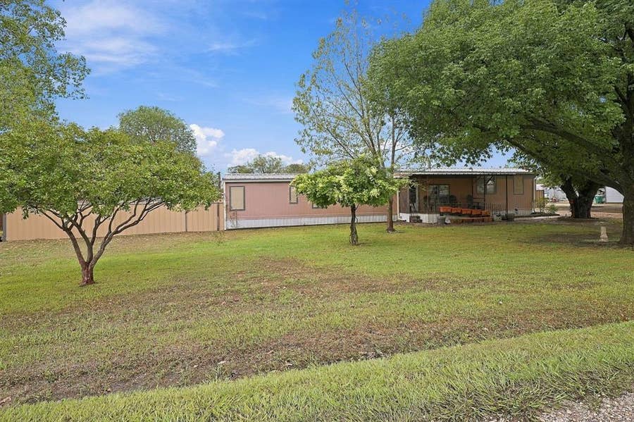 Property photo for 510 Oak Dell Lane, Red Oak, TX