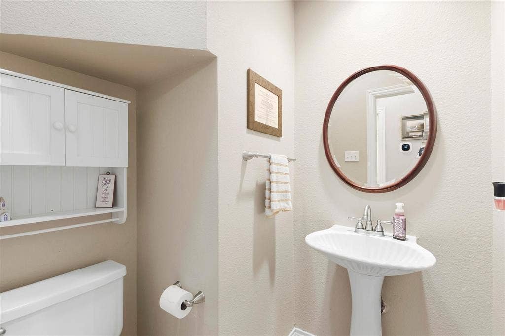 407 Grant Drive, Wylie, TX 75098 Half bath downstairs