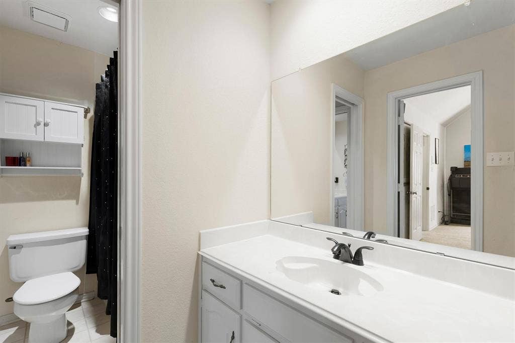 407 Grant Drive, Wylie, TX 75098 Jack-and-Jill bathroom