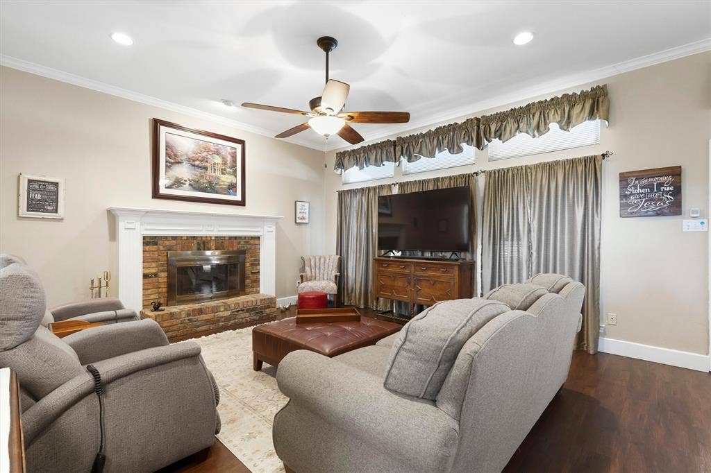 407 Grant Drive, Wylie, TX 75098 w/fireplace