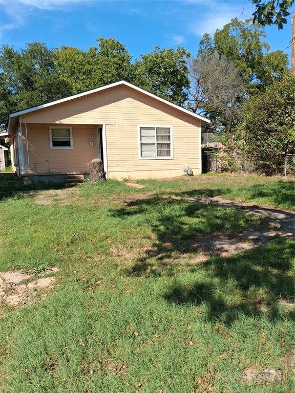 Property photo for 319 W Moore Street, Sherman, TX