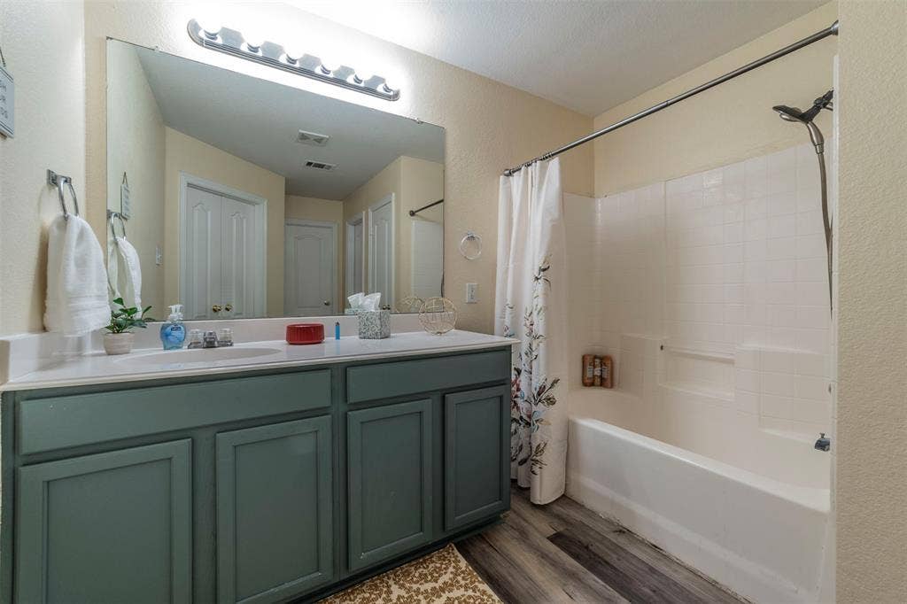 421 Oxford Street, Burleson, TX 76028