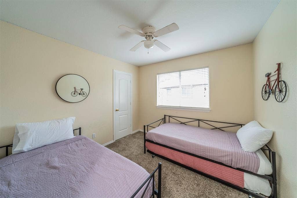 421 Oxford Street, Burleson, TX 76028
