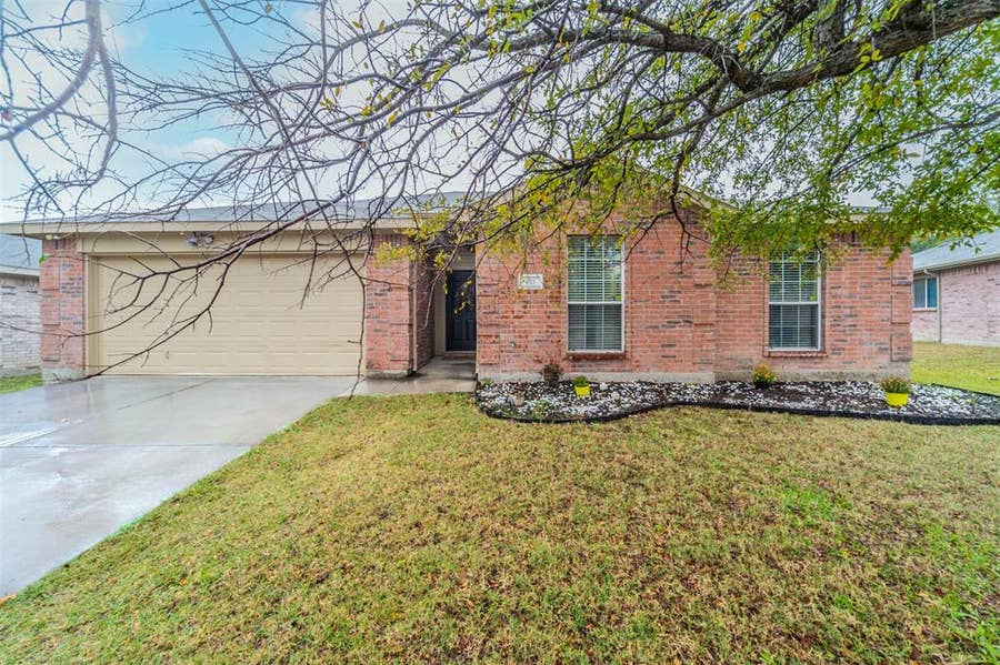 Property photo for 421 Oxford Street, Burleson, TX