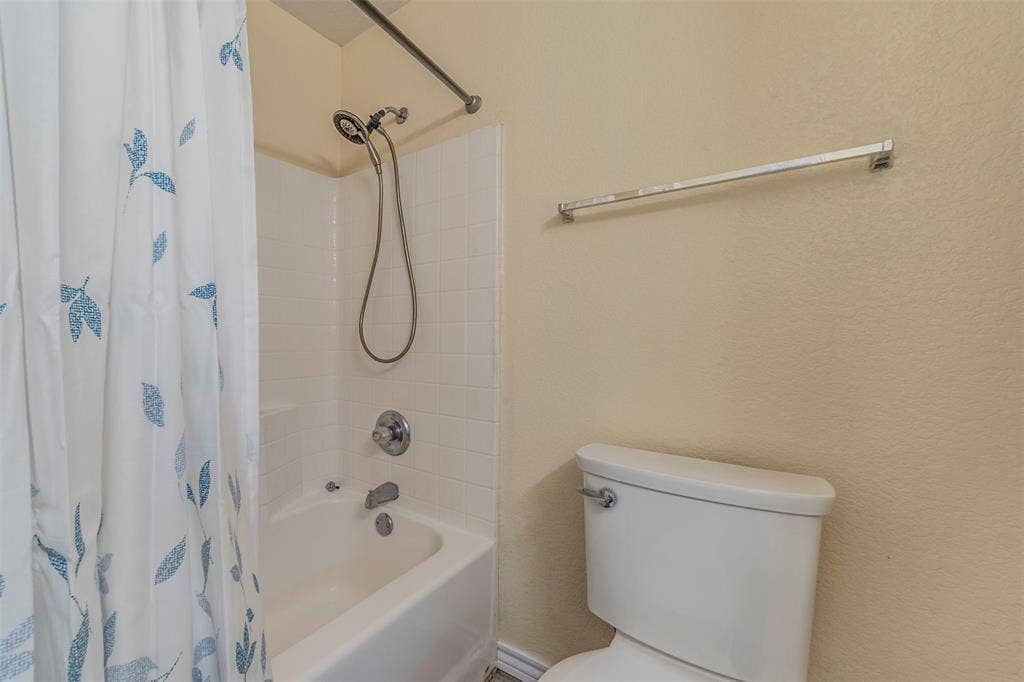 421 Oxford Street, Burleson, TX 76028