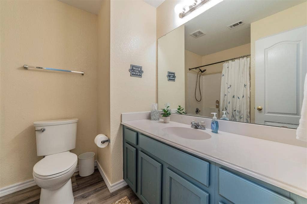 421 Oxford Street, Burleson, TX 76028