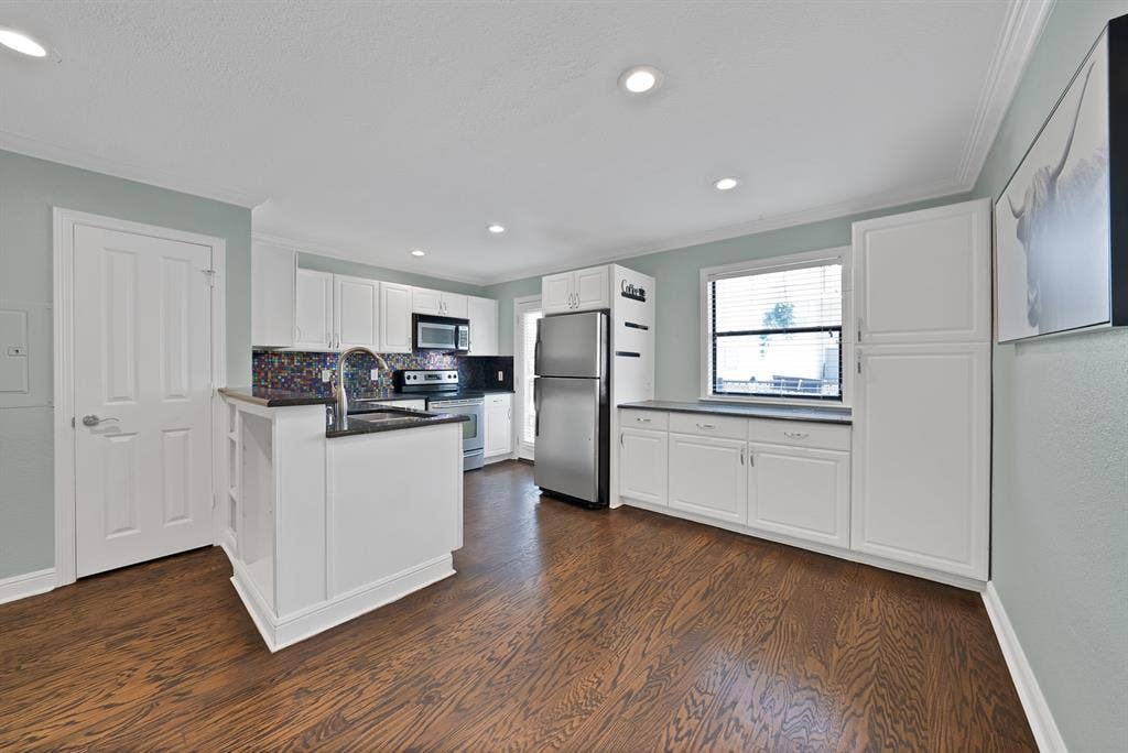 4120 Bowser Avenue, #D, Dallas, TX 75219 Kitchen and Dining area