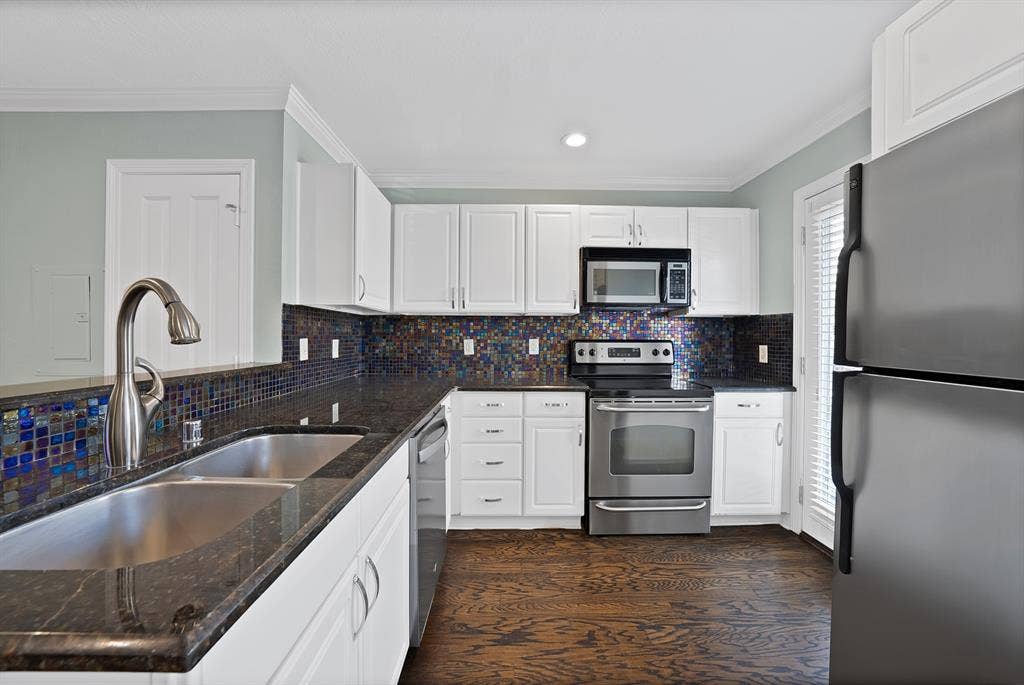 4120 Bowser Avenue, #D, Dallas, TX 75219 Granite countertop