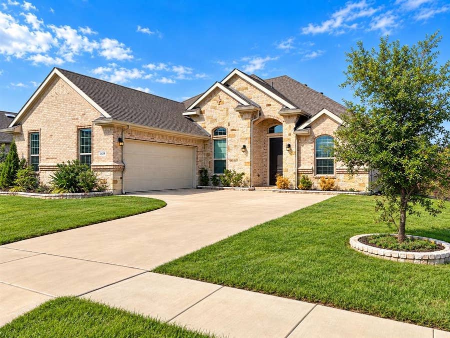 Property photo for 3628 W Walnut Ridge Drive, Grand Prairie, TX