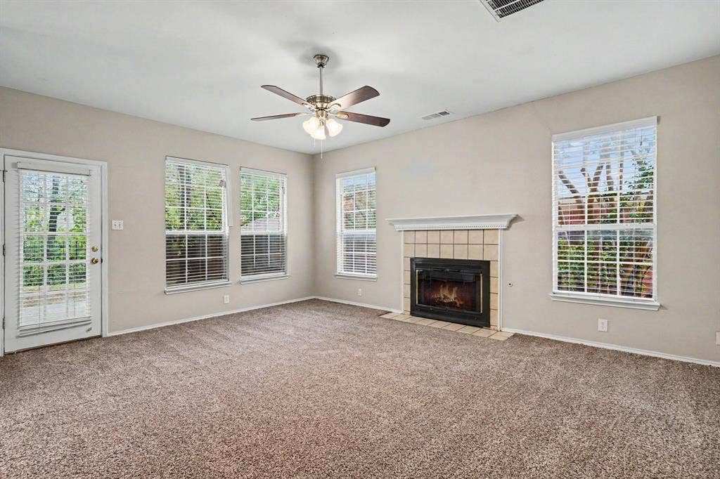 Open floorplan- Family room opens to the eat-in kitchen and breakfast nook.
