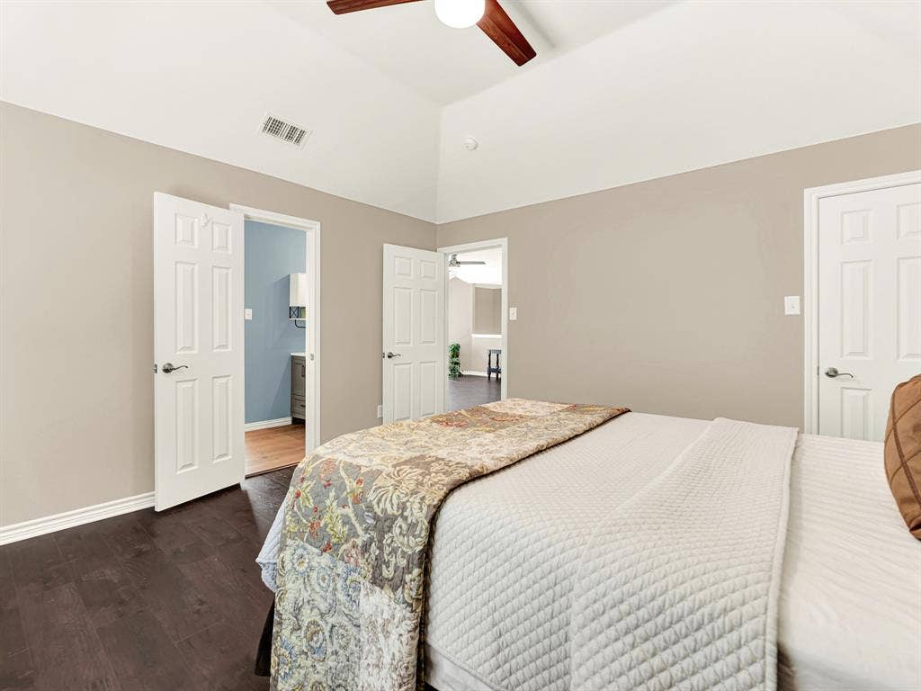Separate doorways to the bathroom and landing make this bedroom easy to navigate, with broad wall space offering flexibility for your own arrangement. Enjoy a few private minutes listening to a podcast before joining the day’s activities.