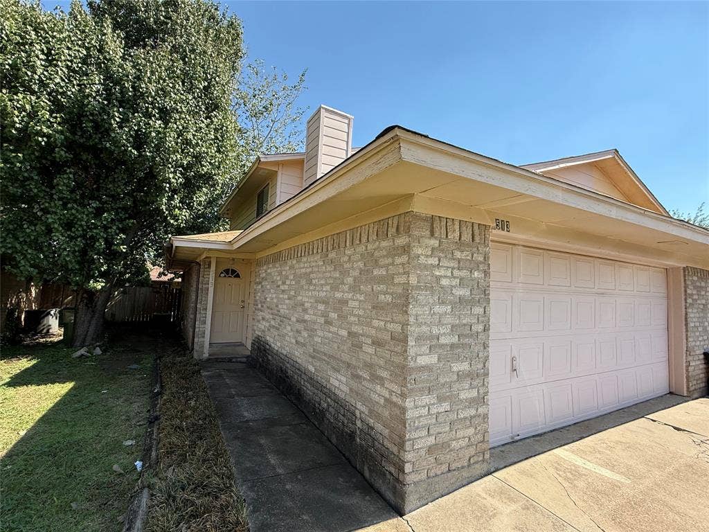 513 S Las Vegas Trail, White Settlement, TX 76108