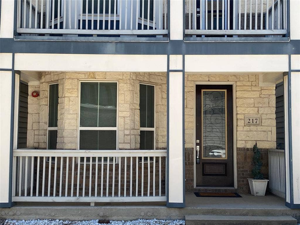 217 S Village Way, Lewisville, TX 75057