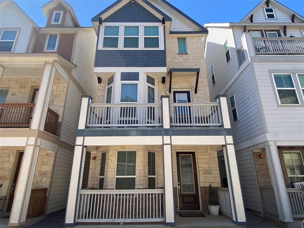 217 S Village Way, Lewisville, TX 75057