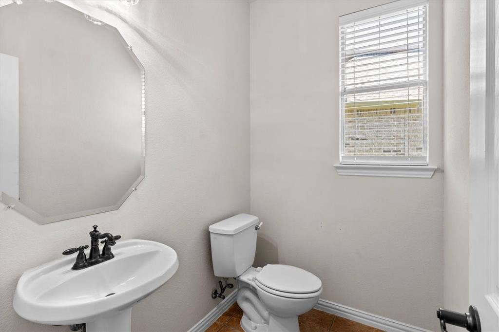 1129 Northlake Drive, DeSoto, TX 75115 1129 Northlake Drive, DeSoto, TX 75115