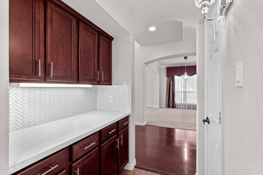 1129 Northlake Drive, DeSoto, TX 75115 Butler's Pantry