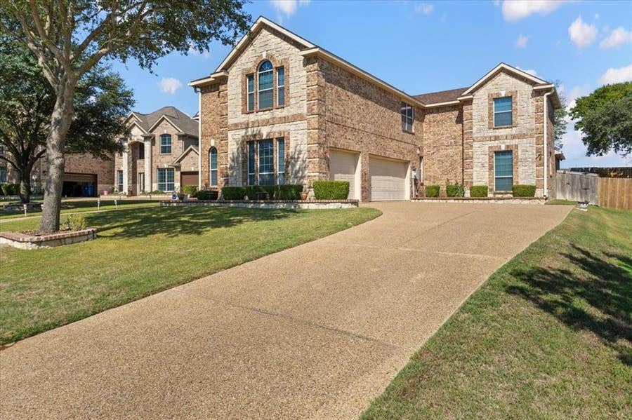 Property photo for 1129 Northlake Drive, DeSoto, TX