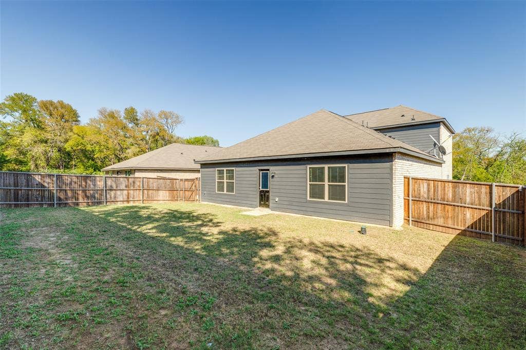 2124 Pacific Avenue, Anna, TX 75409 2124 Pacific Avenue, Anna, TX 75409
