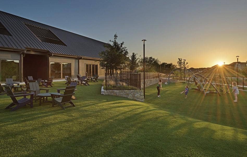 View of grassy yard