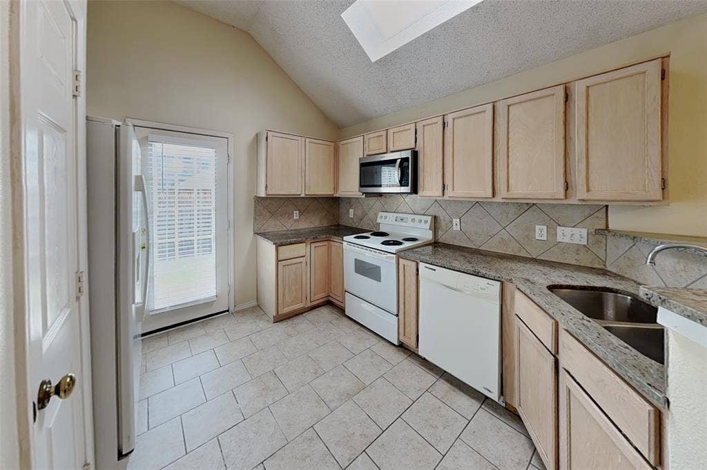 7101 Charleston Drive, Rowlett, TX 75089