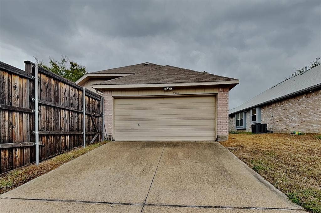 7101 Charleston Drive, Rowlett, TX 75089