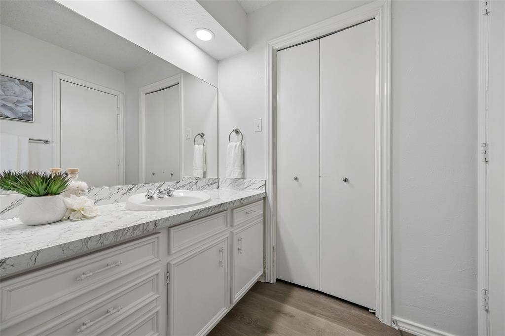1710 Green Oaks Drive, Irving, TX 75061 1710 Green Oaks Drive, Irving, TX 75061
