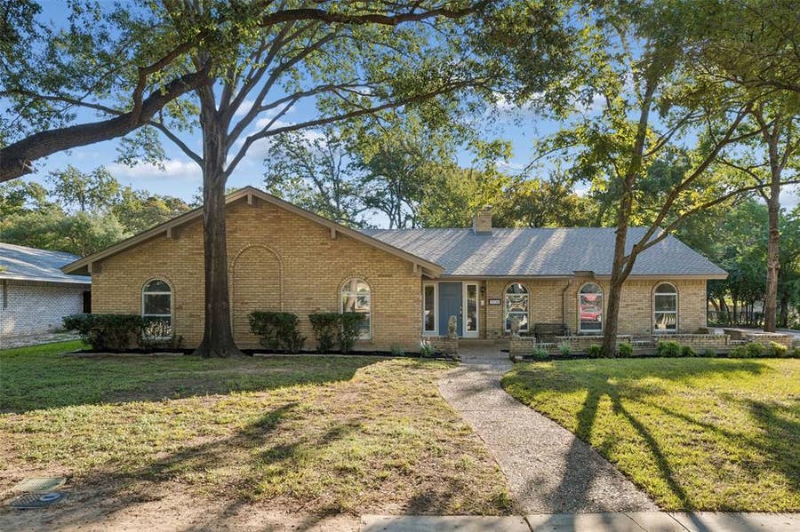 Property photo for 1710 Green Oaks Drive, Irving, TX