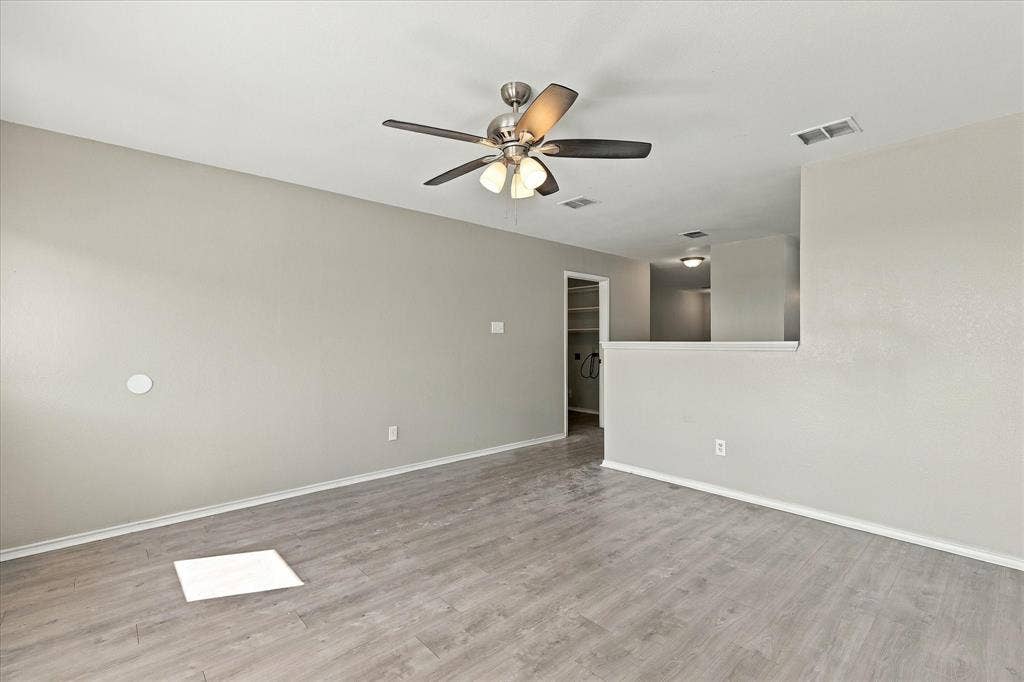320 Deer Run Drive, Sanger, TX 76266