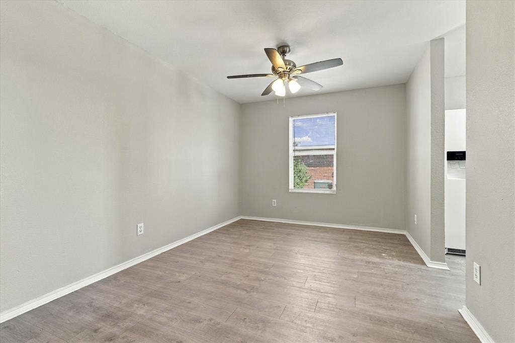 320 Deer Run Drive, Sanger, TX 76266