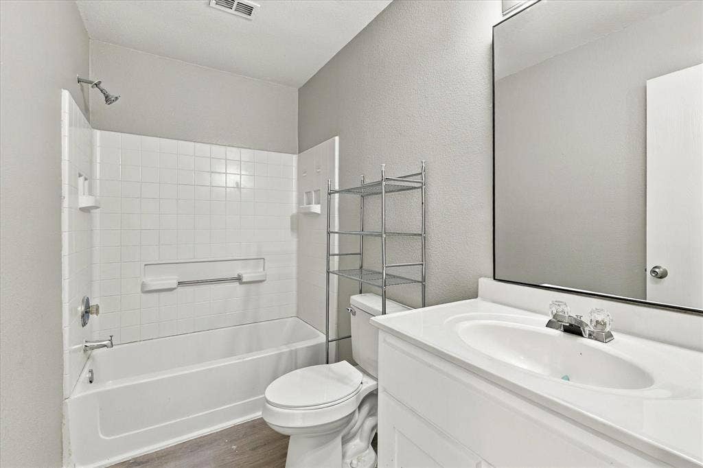 320 Deer Run Drive, Sanger, TX 76266