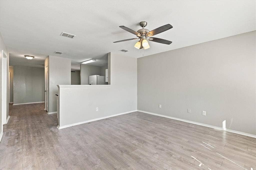 320 Deer Run Drive, Sanger, TX 76266