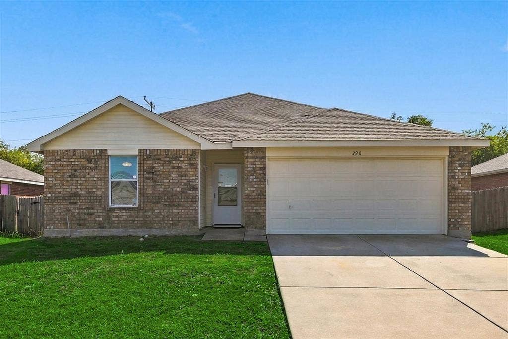 320 Deer Run Drive, Sanger, TX 76266