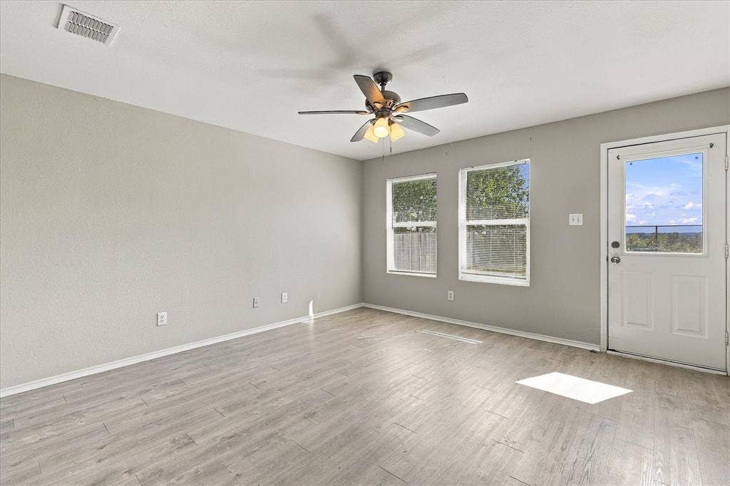 320 Deer Run Drive, Sanger, TX 76266