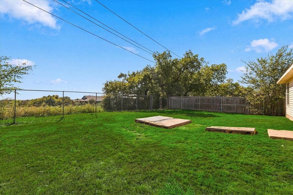 320 Deer Run Drive, Sanger, TX 76266