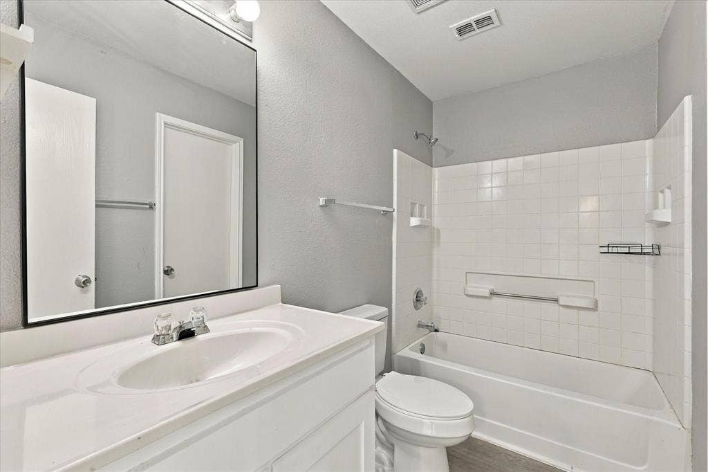 320 Deer Run Drive, Sanger, TX 76266