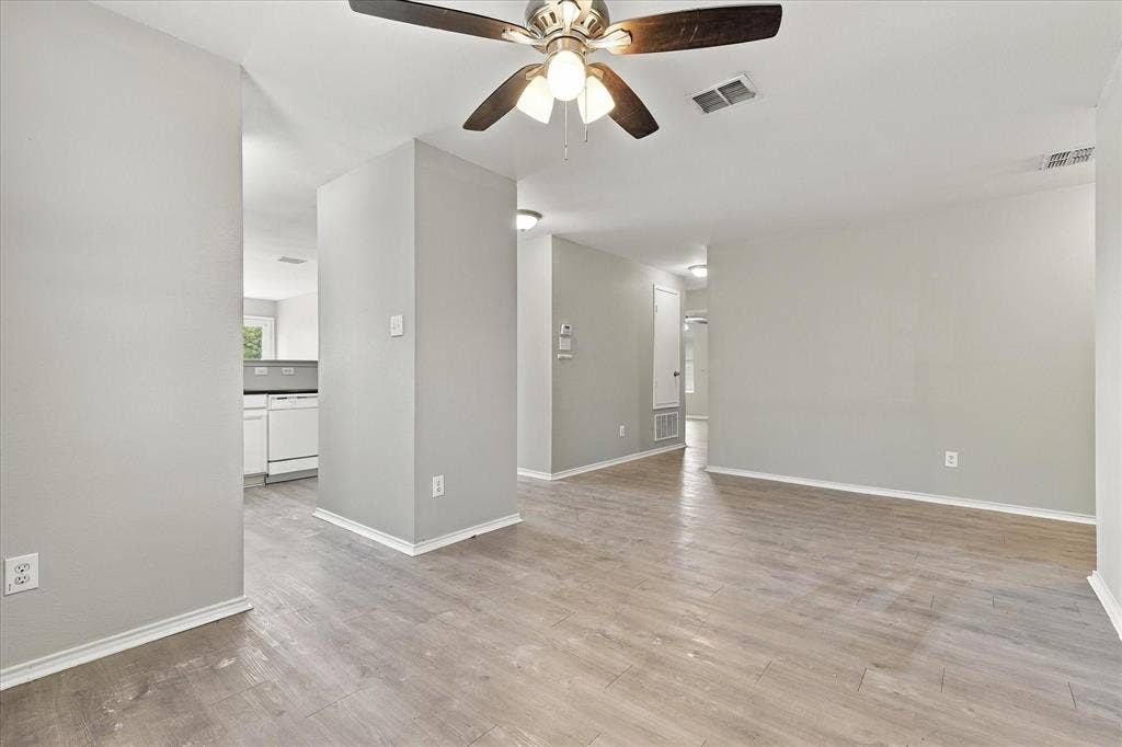 320 Deer Run Drive, Sanger, TX 76266